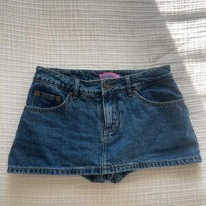 Edikted Camelia Denim Mini Skort